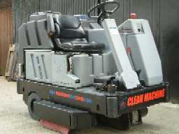 Battery powered 1000mm scrubber drier