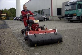 Kersten sweeper with collecting box